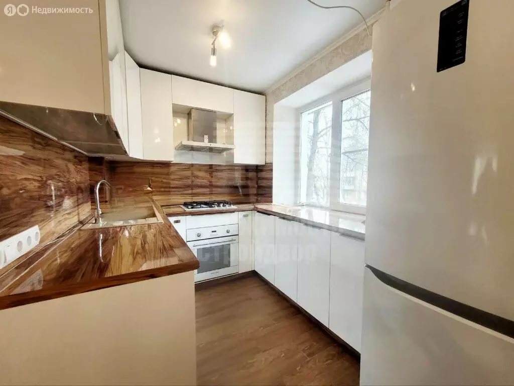 3-комнатная квартира: Таганрог, улица Розы Люксембург, 240-6 (61.4 м) - Фото 1