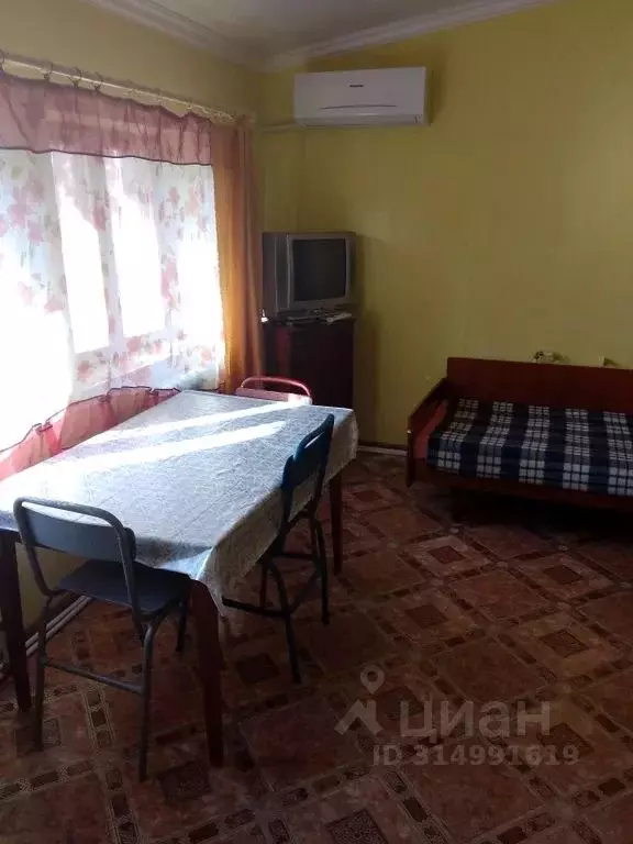 Комната Крым, Керчь ул. Братьев Перепелицы, 16 - Фото 1