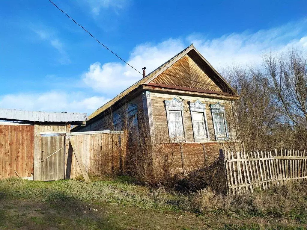 Дом в Саратовская область, Вольский район, Нижнечернавское ... - Фото 1