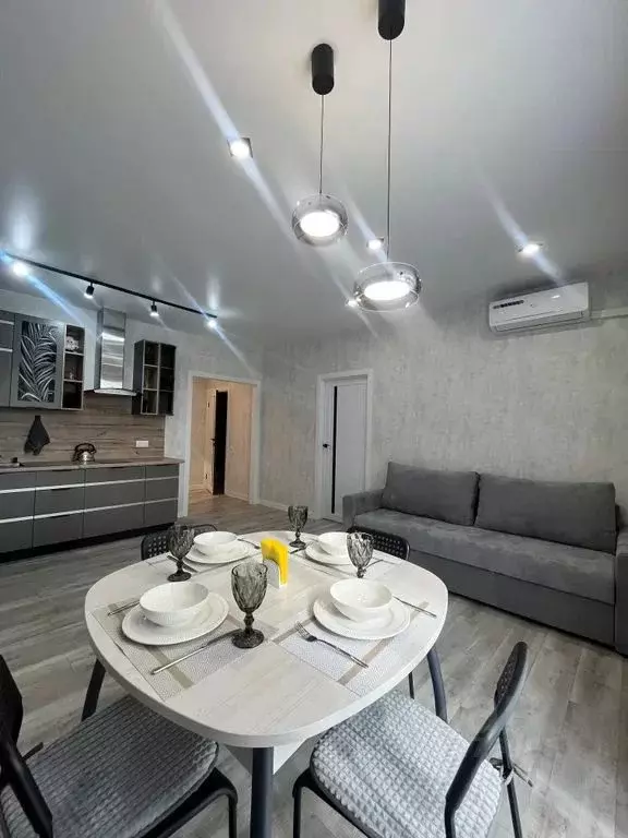 1-к кв. Алтай, Горно-Алтайск Коммунистический просп., 72/1 (50.0 м) - Фото 0