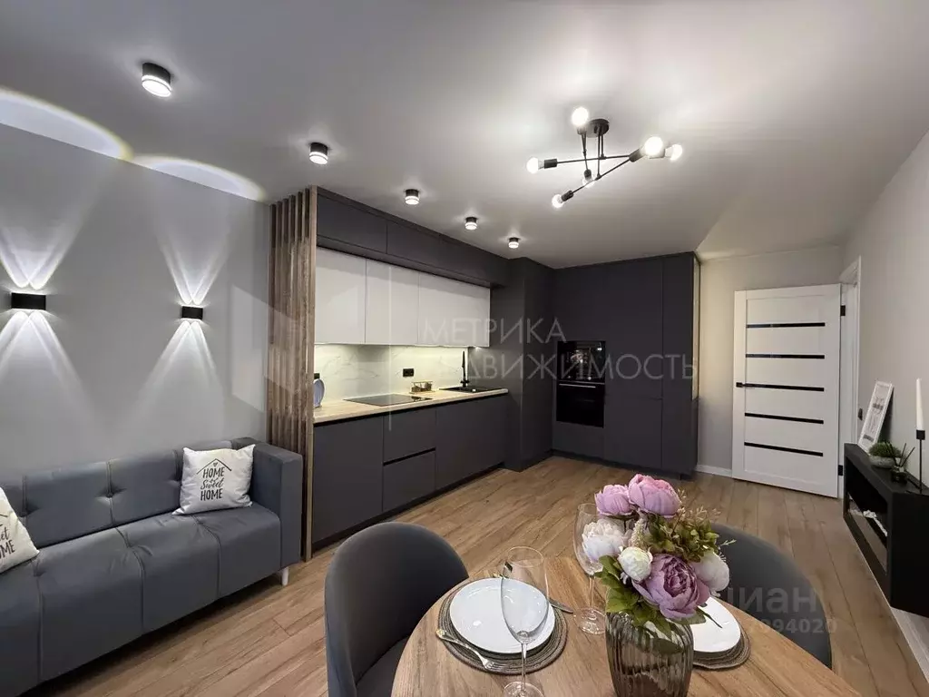 3-к кв. Тюменская область, Тюмень ул. Монтажников, 42Б (87.0 м) - Фото 0