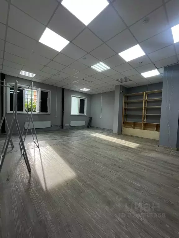 Помещение свободного назначения в Красноярский край, Красноярск просп. ... - Фото 1