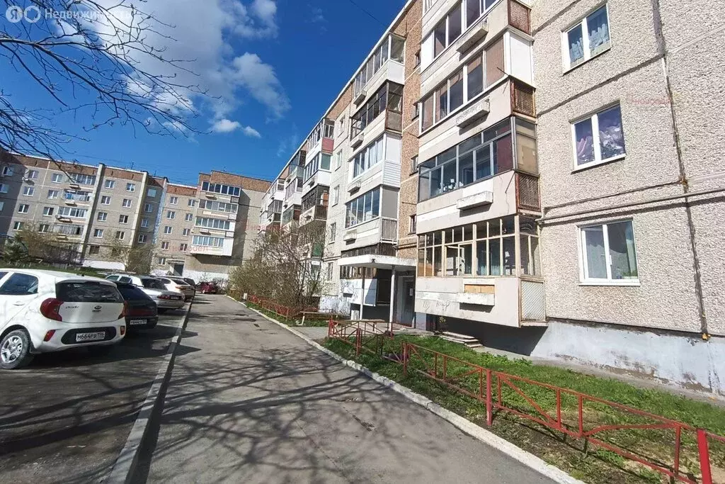 2-комнатная квартира: Первоуральск, улица Строителей, 17 (51 м) - Фото 1