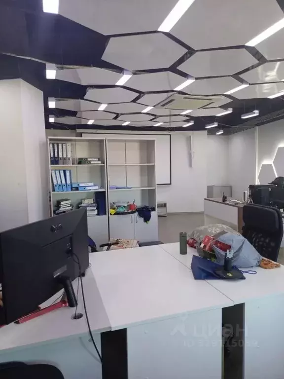 Помещение свободного назначения в Саха (Якутия), Якутск просп. Ленина, ... - Фото 1