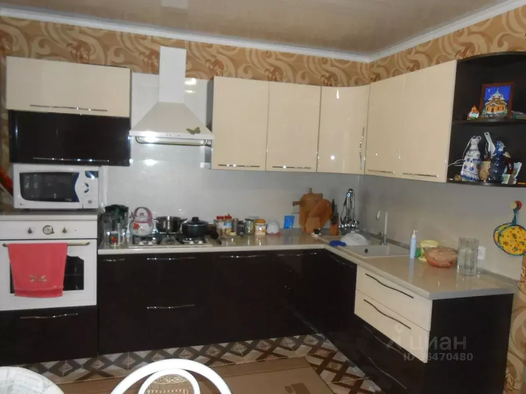 Коттедж в Астраханская область, Астрахань ул. Безжонова (200 м) - Фото 0