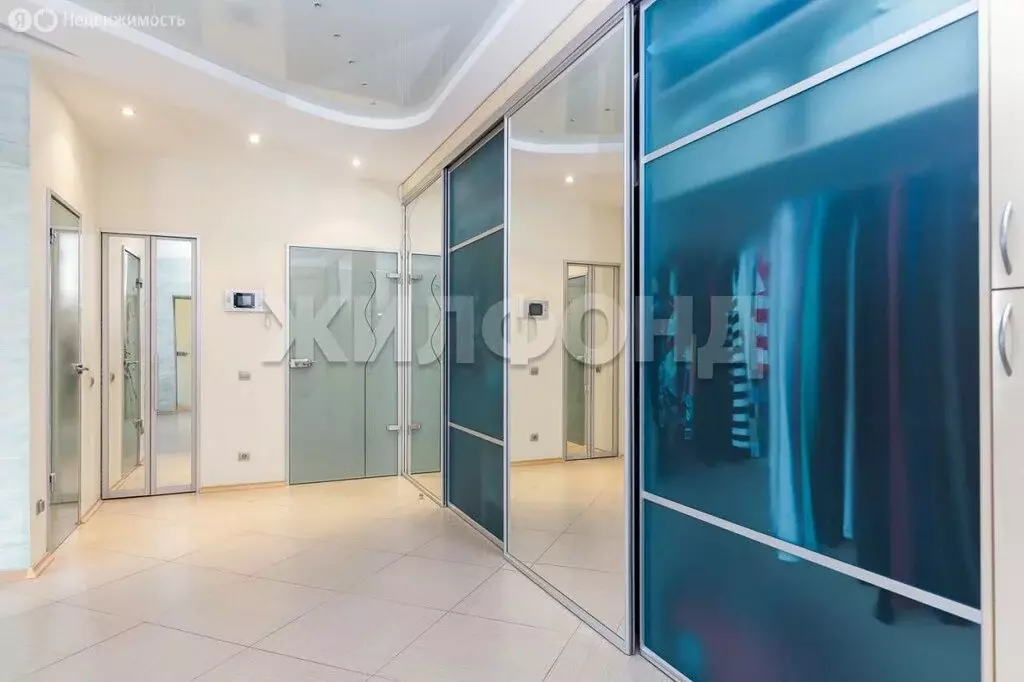 Квартира-студия: Новосибирск, улица Кирова, 27с2 (127.4 м) - Фото 0