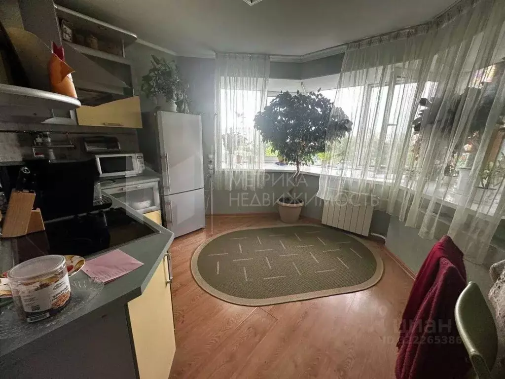 3-к кв. Тюменская область, Тюмень ул. 50 лет Октября, 33А (74.4 м) - Фото 2