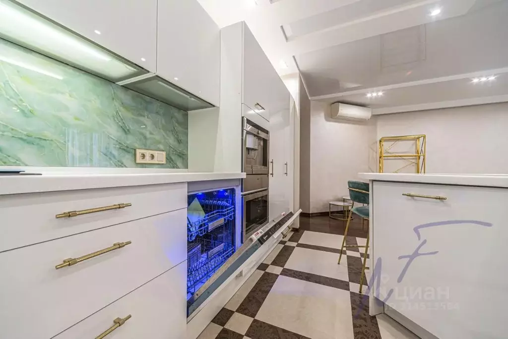 5-к кв. Санкт-Петербург ул. Есенина, 1к1 (150.0 м) - Фото 0