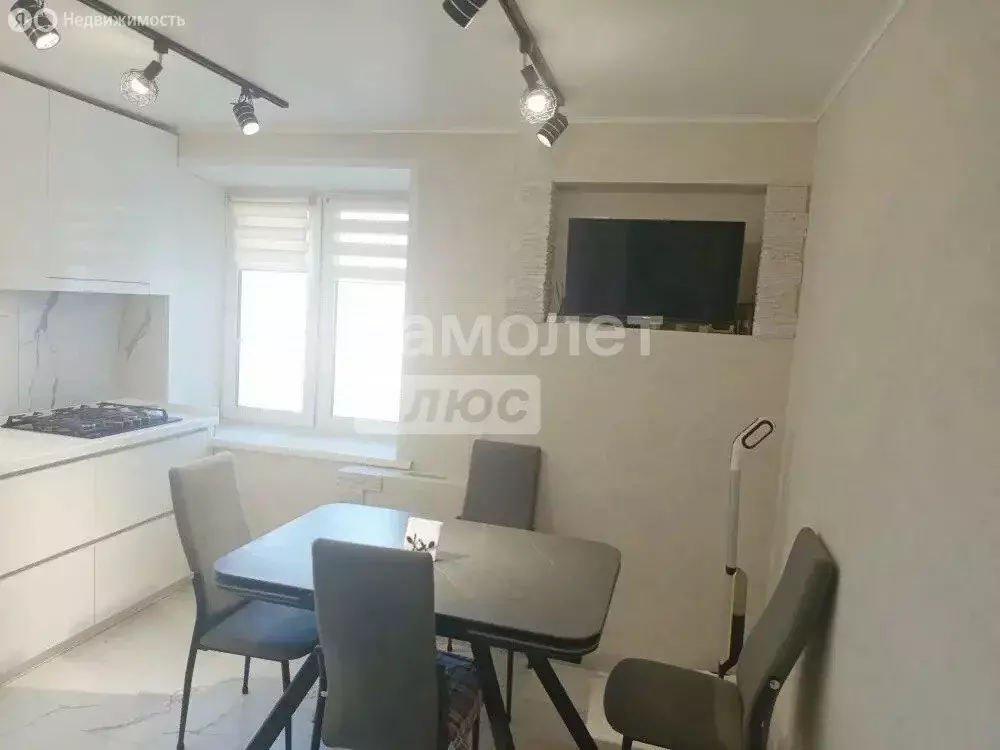 3-комнатная квартира: Киров, улица Дзержинского, 18 (60.4 м) - Фото 2