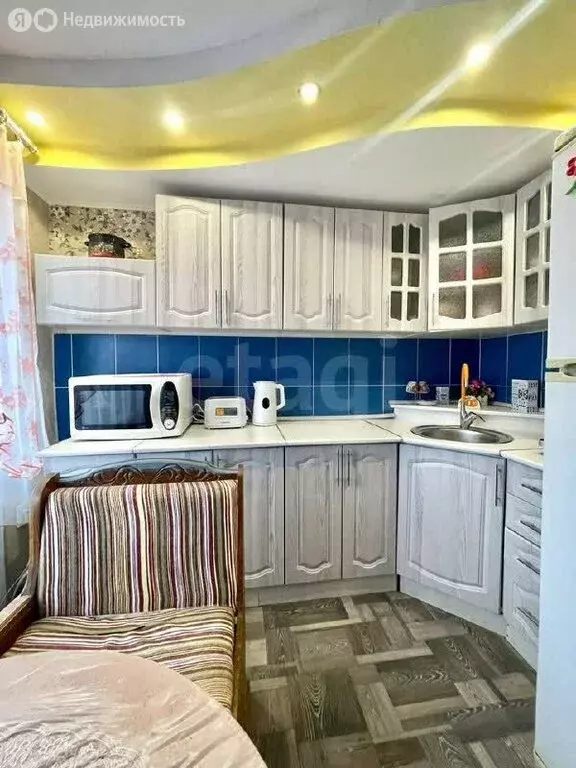 3-комнатная квартира: село Майма, улица Гидростроителей, 28 (74.1 м) - Фото 1