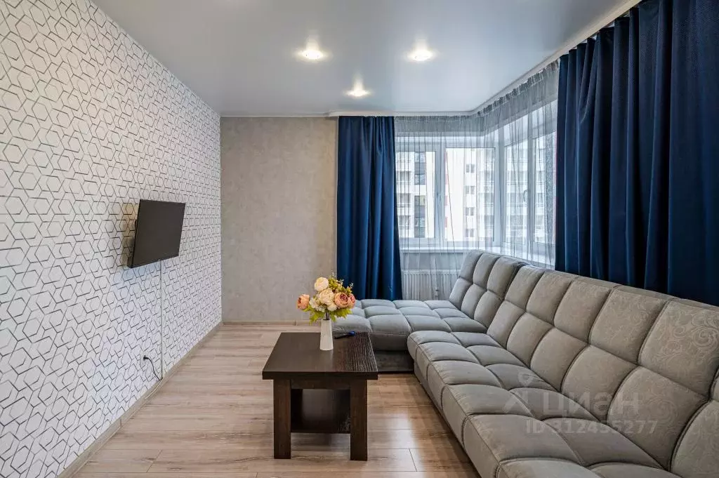 2-к кв. Удмуртия, Ижевск Молодежная ул., 107Г (56.0 м) - Фото 0