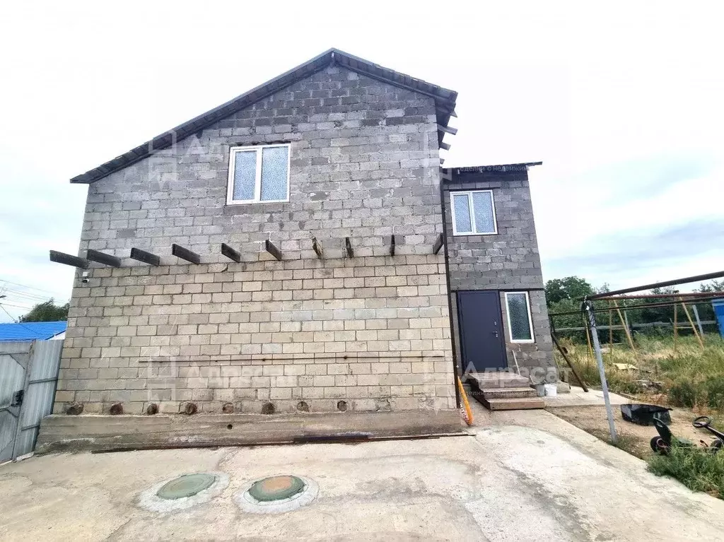 Дом в Волгоградская область, Дубовский район, Пичужинское с/пос, с. ... - Фото 1