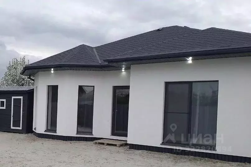 Дом в Тюменская область, Тюмень ул. Земляной Вал, 25 (100 м) - Фото 2