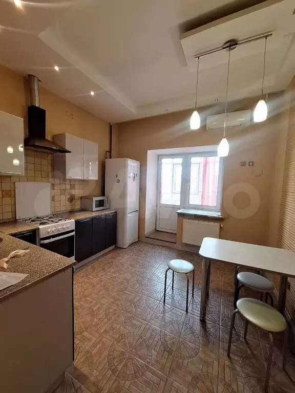 1-к. квартира, 38 м, 4/10 эт. - Фото 0