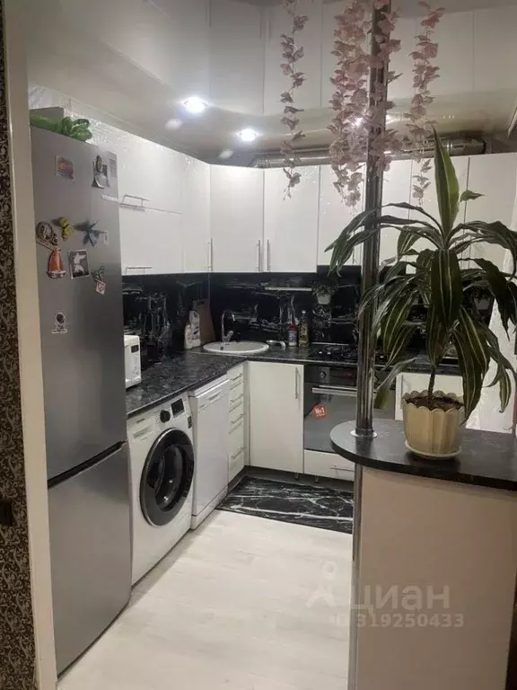 3-к кв. Нижегородская область, Нижний Новгород ул. Василия Иванова, 24 ... - Фото 0