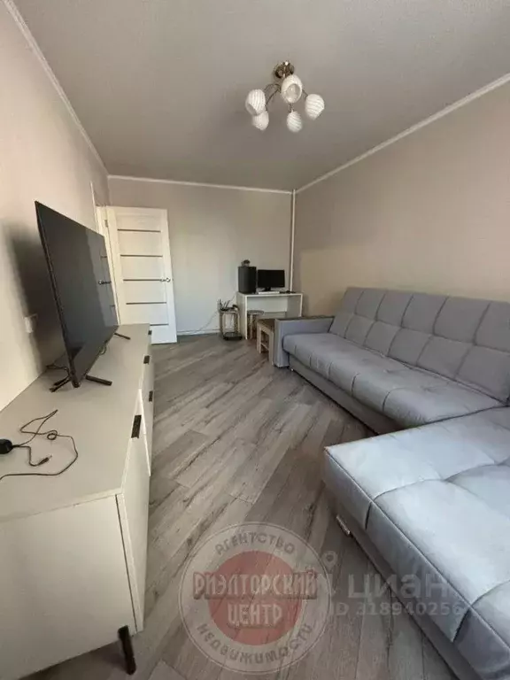 2-к кв. Белгородская область, Белгород ул. Есенина, 36 (54.0 м) - Фото 0