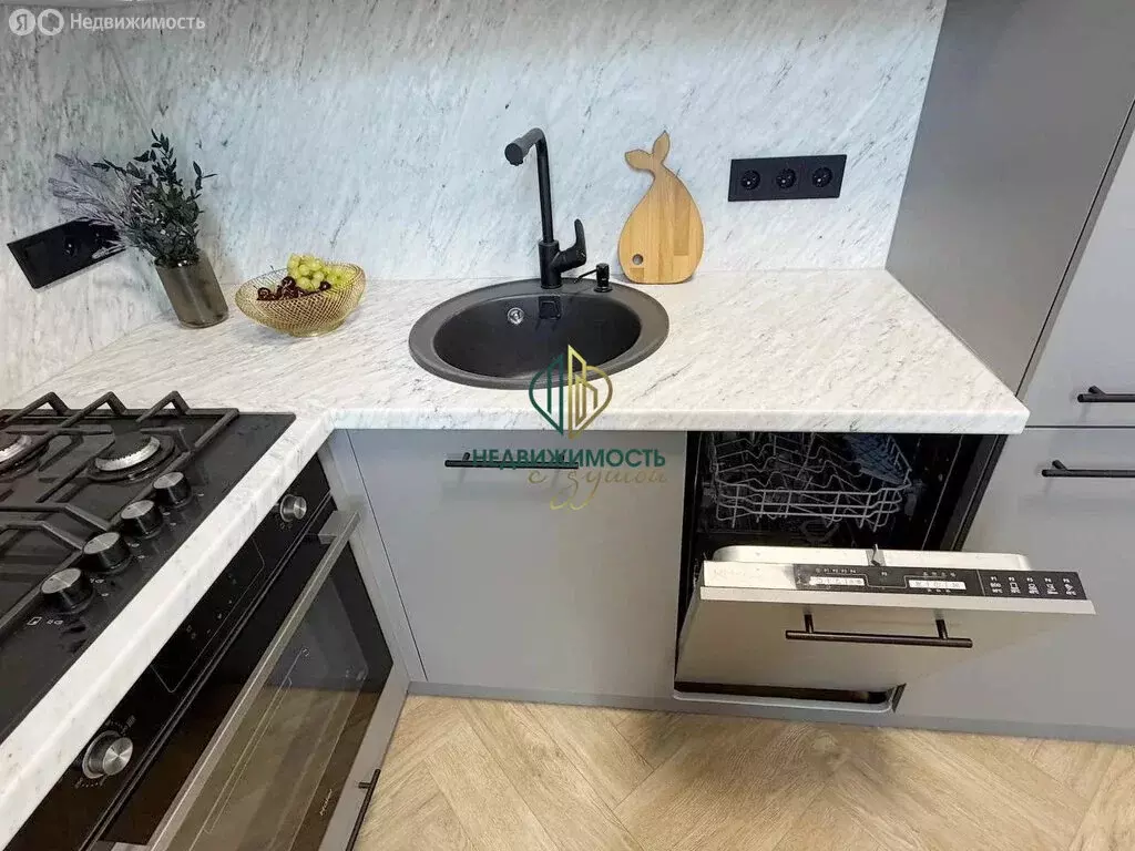 2-комнатная квартира: Севастополь, улица Адмирала Фадеева, 46Б (52 м) - Фото 1