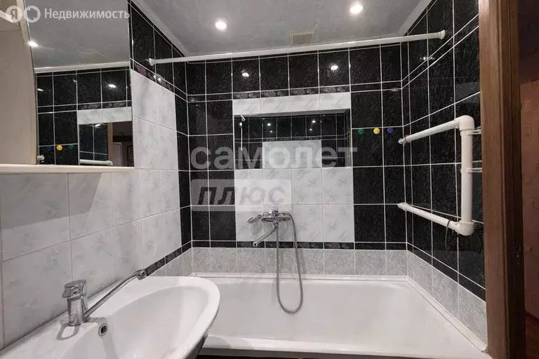 3-комнатная квартира: Оренбург, Просторная улица, 6 (64.7 м) - Фото 1