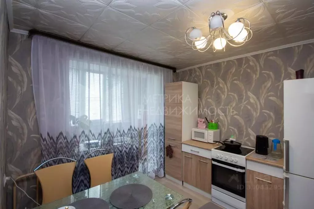 2-к кв. Тюменская область, Тюмень ул. Республики, 241 (47.3 м) - Фото 0
