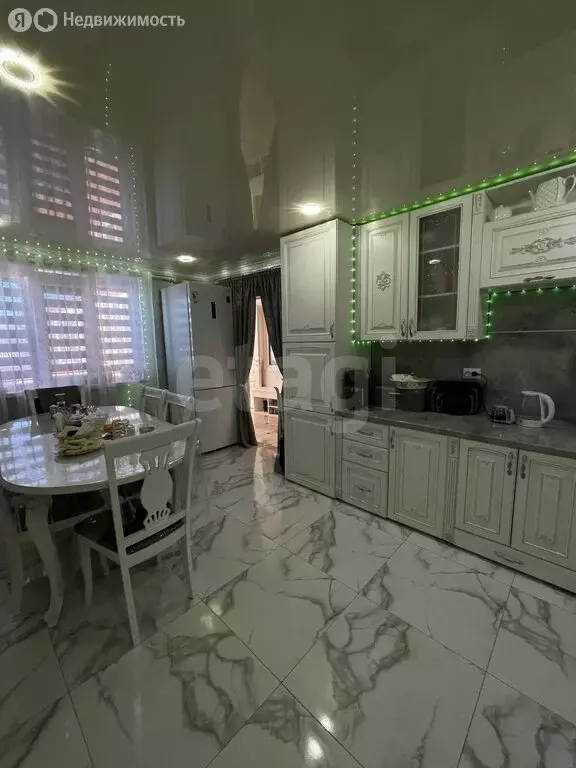 Дом в село Экажево, улица Муталиева (240 м) - Фото 1