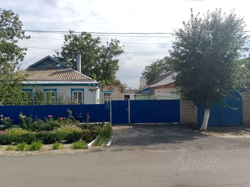 Дом в Ростовская область, Усть-Донецкий пгт ул. Горького, 9 (65 м) - Фото 0