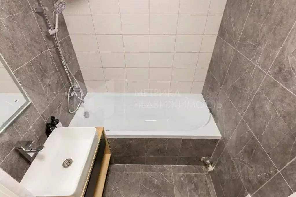 1-к кв. Тюменская область, Тюмень ул. Мельникайте, 46 (33.1 м) - Фото 1