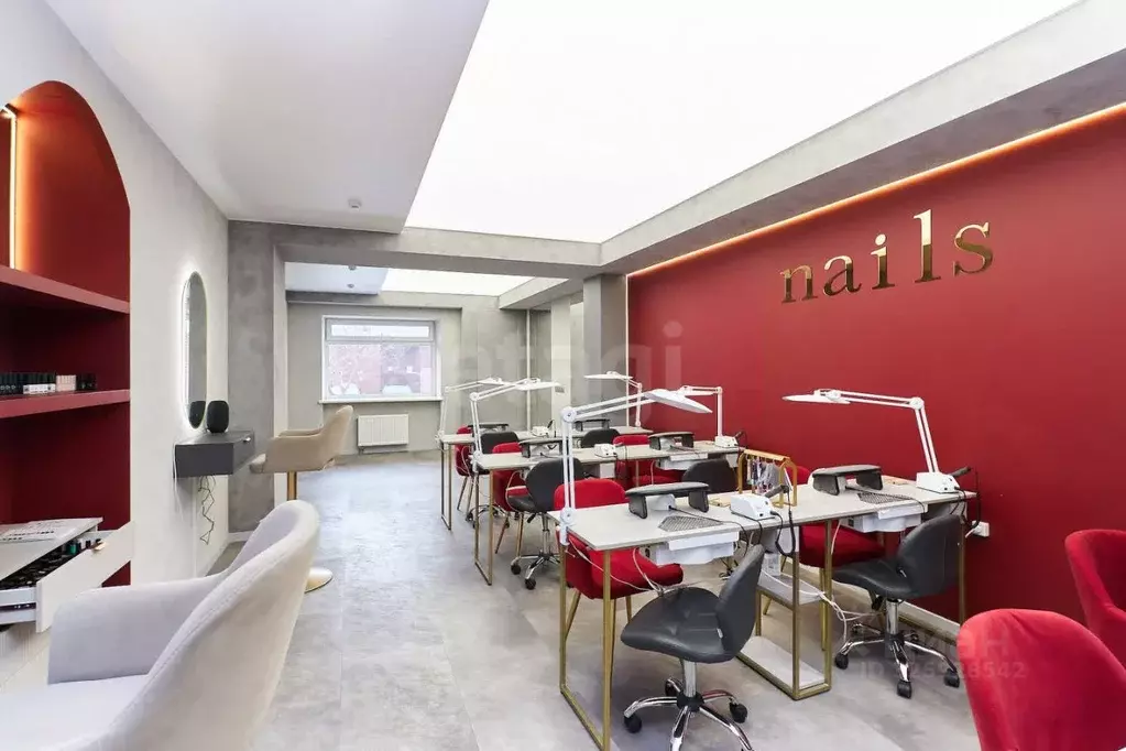 Помещение свободного назначения в Тюменская область, Тюмень ул. 50 лет ... - Фото 1