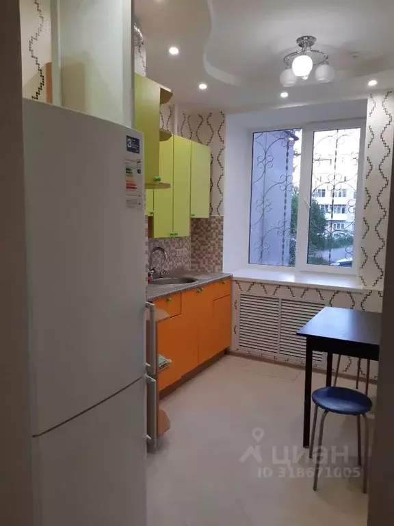 3-к кв. Пермский край, Краснокамск Большевистская ул., 17 (66.1 м) - Фото 0