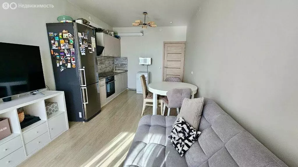 2-комнатная квартира: Казань, улица Оренбургский Тракт, 4Б (65 м) - Фото 1