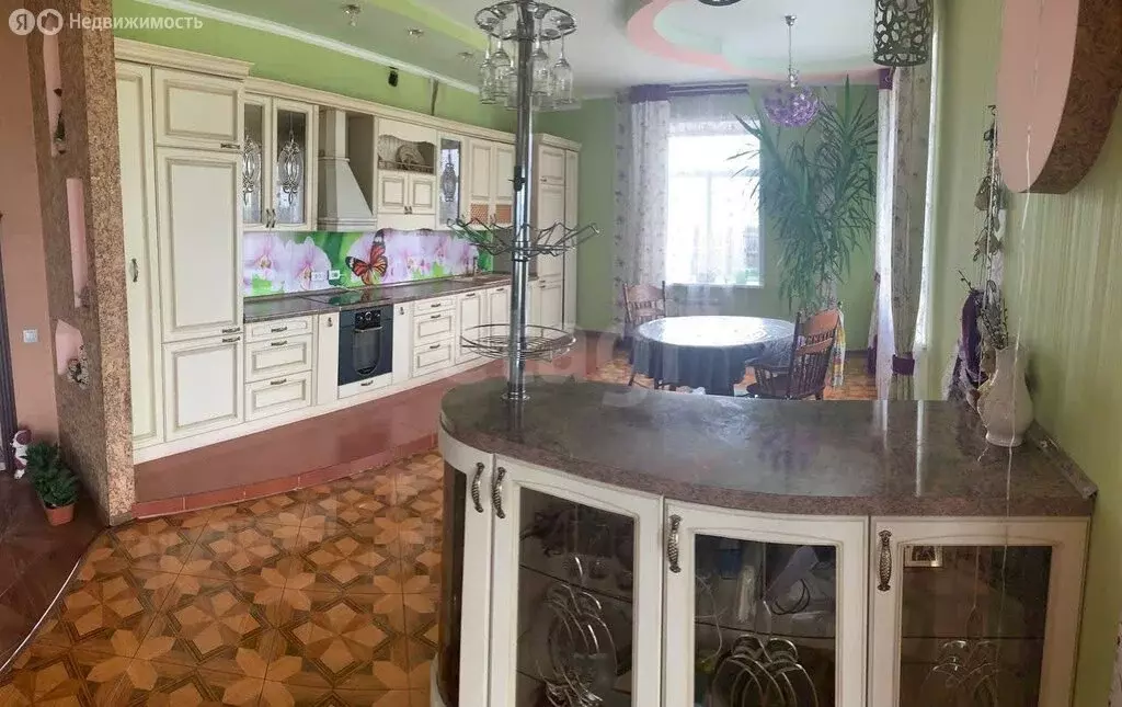 Дом в Алзамай, Трактовая улица (297 м) - Фото 1