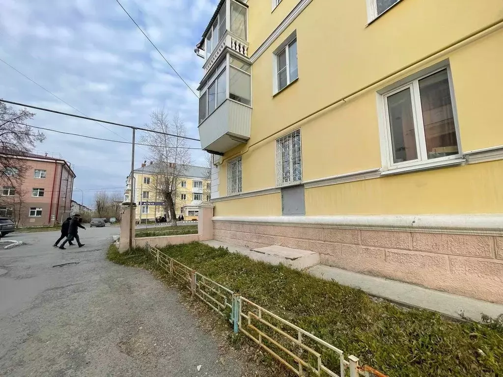 Торговая площадь в Свердловская область, Полевской ул. Ленина, 4 (48 ... - Фото 1