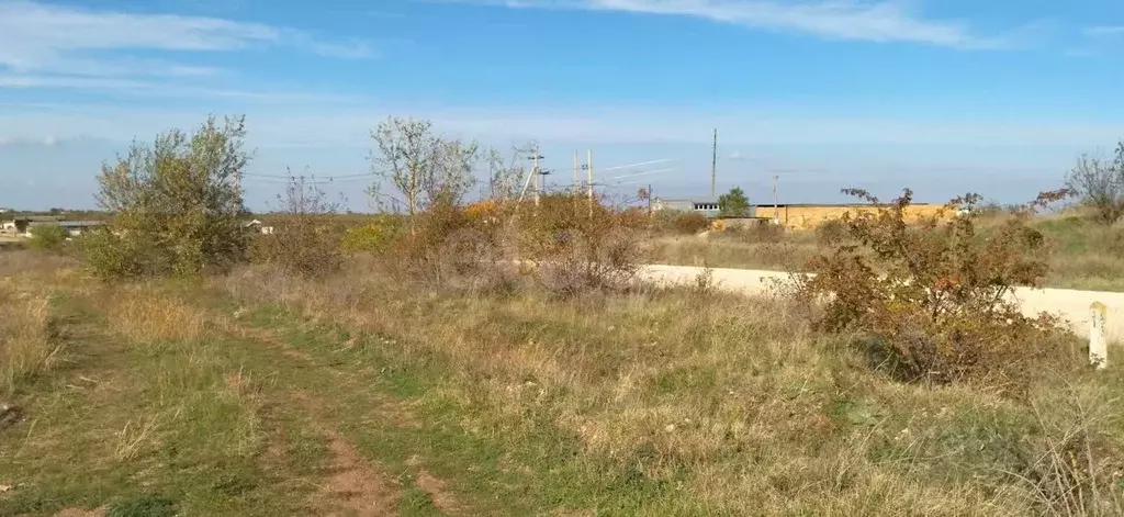 Участок в Крым, Кировский район, Первомайское с/пос, с. Изюмовка ул. ... - Фото 1