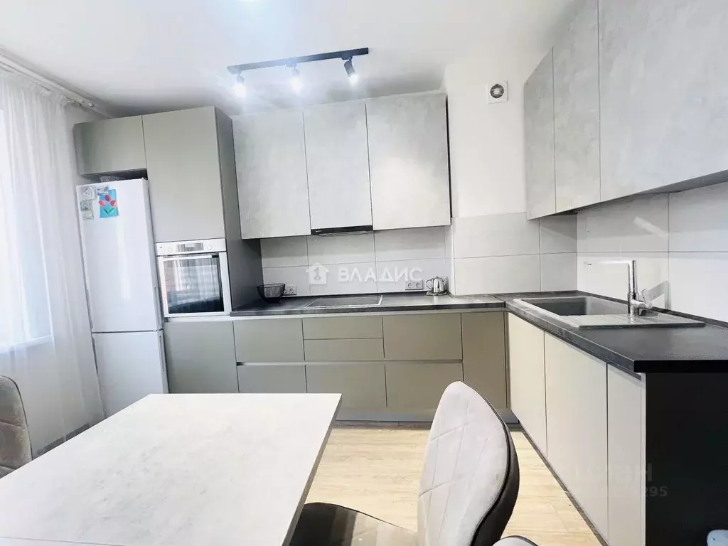 3-к кв. Бурятия, Улан-Удэ ул. Современная, 3 (63.2 м) - Фото 1