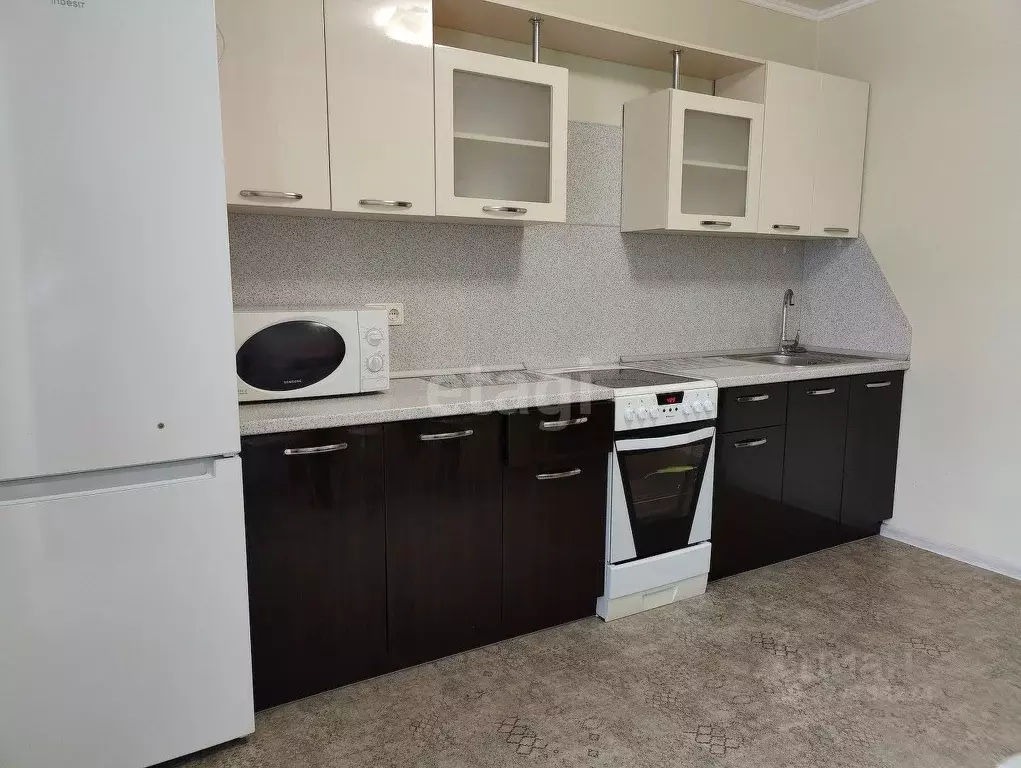 2-к кв. Тюменская область, Тюмень ул. 50 лет Октября, 57А (55.0 м) - Фото 1