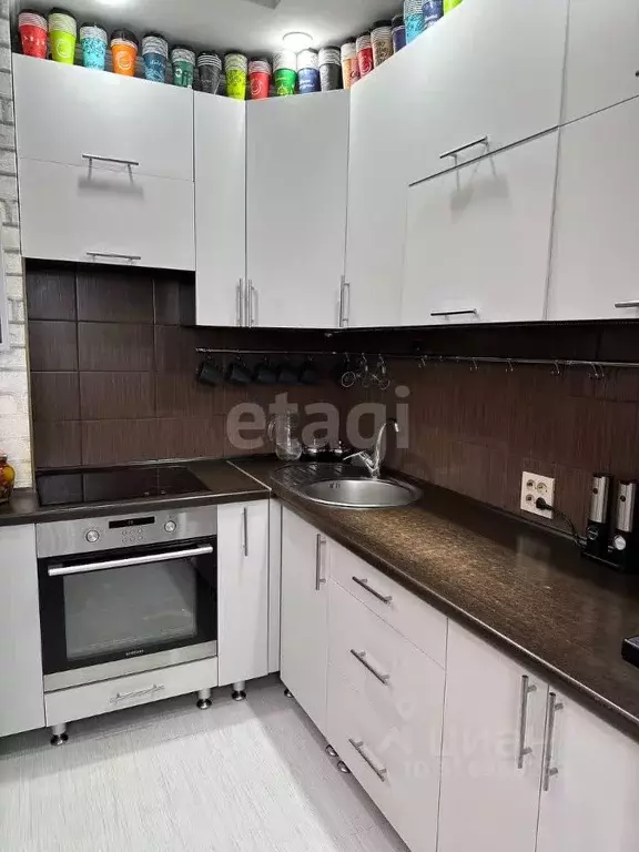 2-к кв. Курская область, Курск просп. Вячеслава Клыкова, 28 (57.0 м) - Фото 0