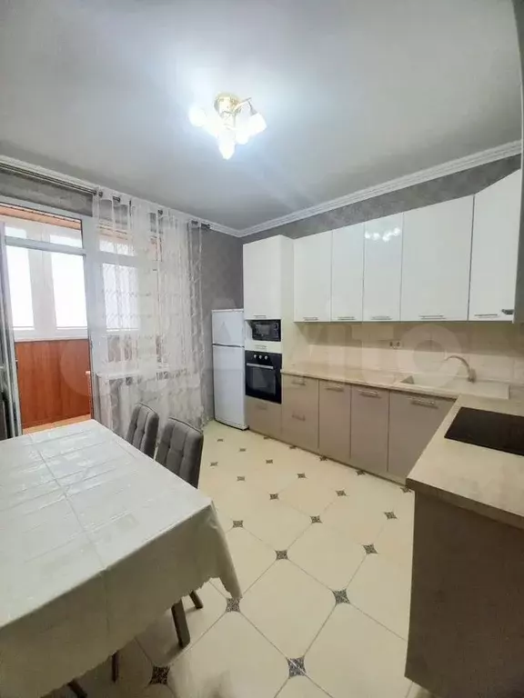 2-к. квартира, 70 м, 4/19 эт. - Фото 1