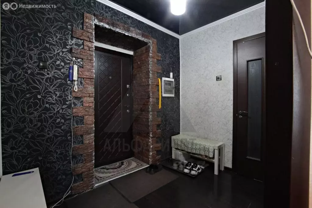 3-комнатная квартира: Омск, улица Дмитриева, 20 (73.5 м) - Фото 0