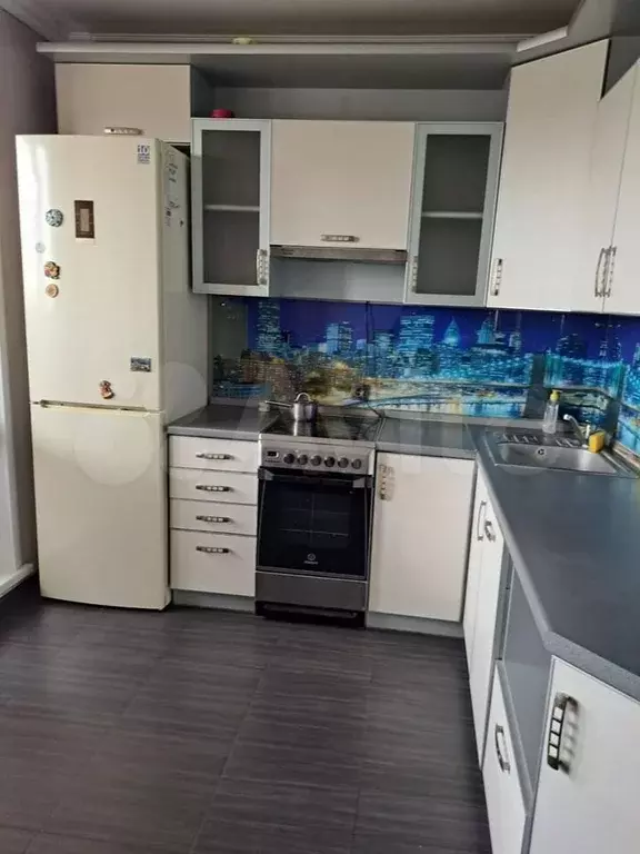 2-к. квартира, 60 м, 7/15 эт. - Фото 0