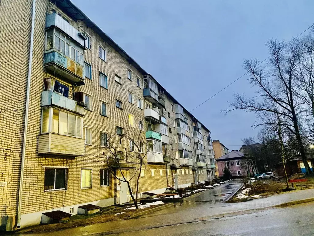 3-к кв. Смоленская область, Вязьма ул. Лейтенанта Шмидта, 2 (51.3 м) - Фото 1