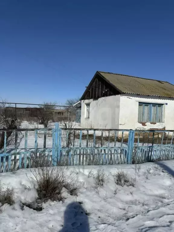 Дом в Саратовская область, Дергачевское муниципальное образование, ... - Фото 1