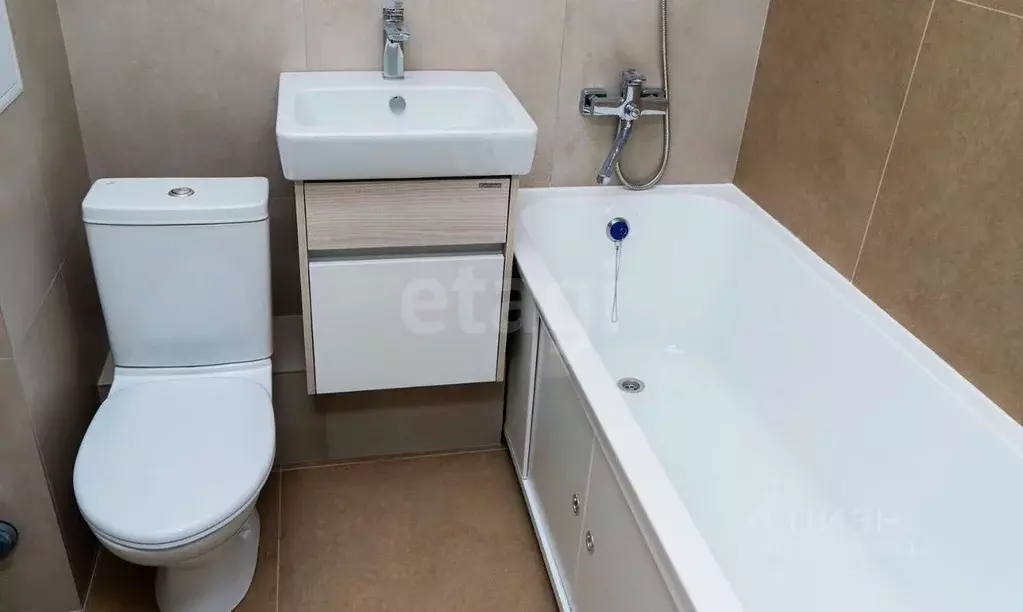 3-к кв. Курская область, Курск ул. Энгельса, 115/5 (82.6 м) - Фото 1