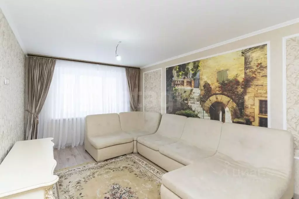 3-к кв. Тюменская область, Тюмень ул. Федюнинского, 62 (86.2 м) - Фото 0
