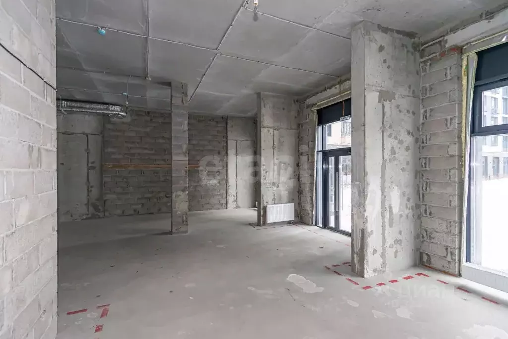 Помещение свободного назначения в Тюменская область, Тюмень ул. Андрея ... - Фото 1