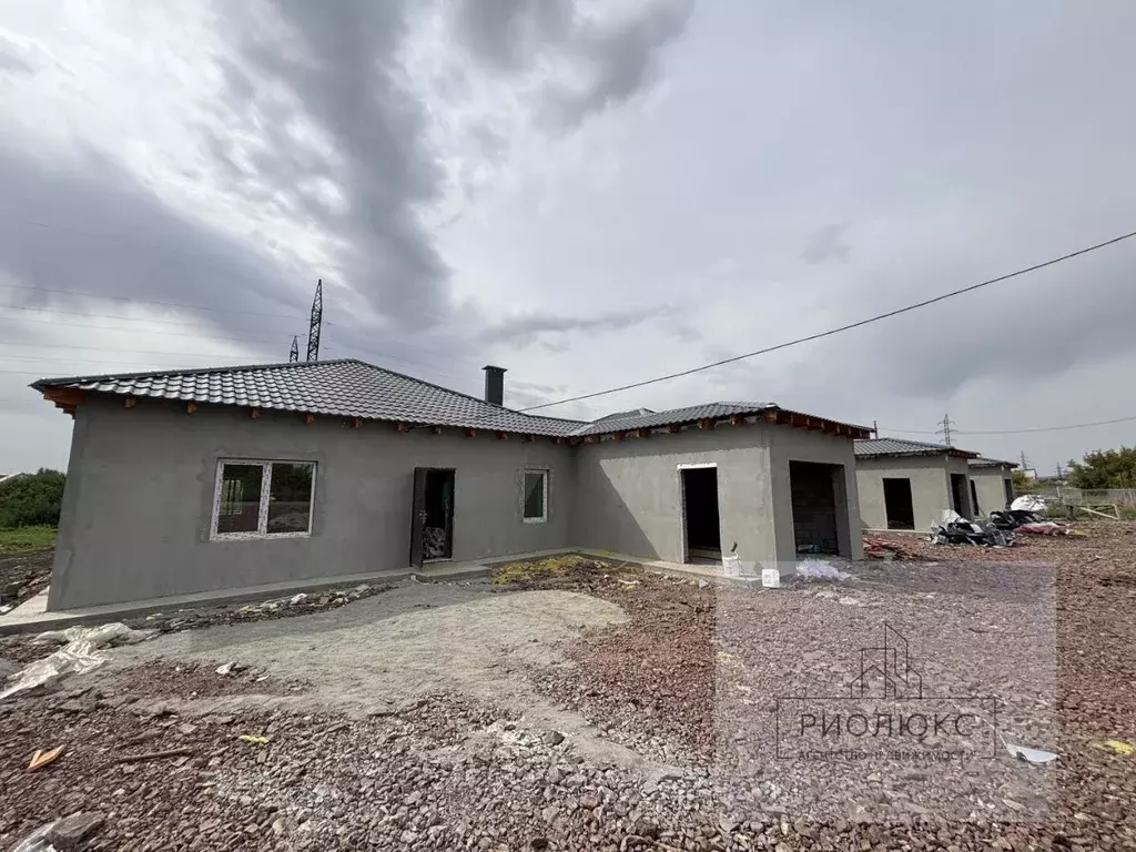 Дом в Челябинская область, с. Агаповка ул. Октябрьская (100 м) - Фото 1