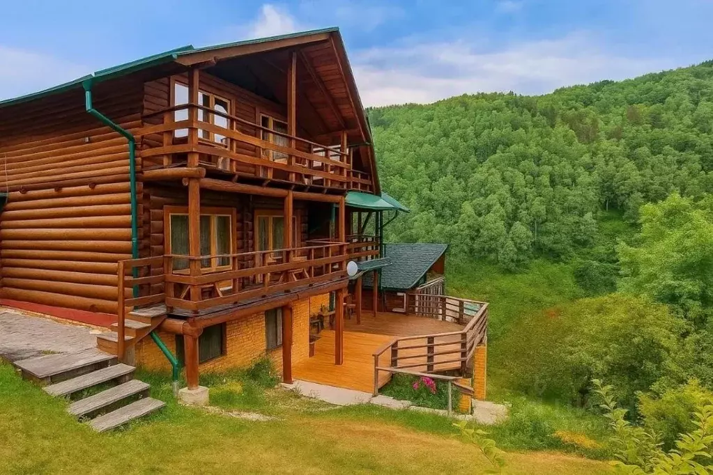 Дом в Иркутская область, Иркутский муниципальный округ, Листвянка рп ... - Фото 1