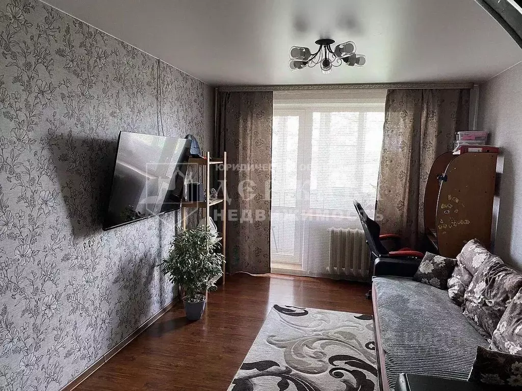 2-к кв. Кемеровская область, Топки Топкинская ул., 25 (47.0 м) - Фото 0
