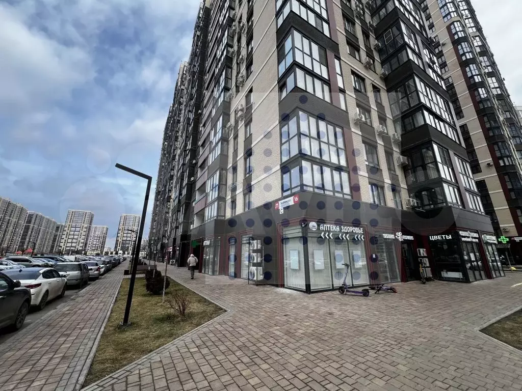 Коммерция 55 кв. м., ремонт, витраж, свой вход - Фото 0