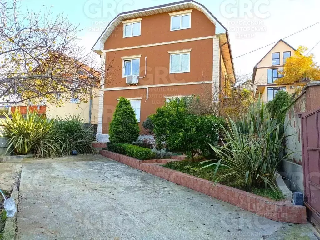 Дом в Краснодарский край, Сочи ул. Чайкиной, 10Б (235 м) - Фото 1