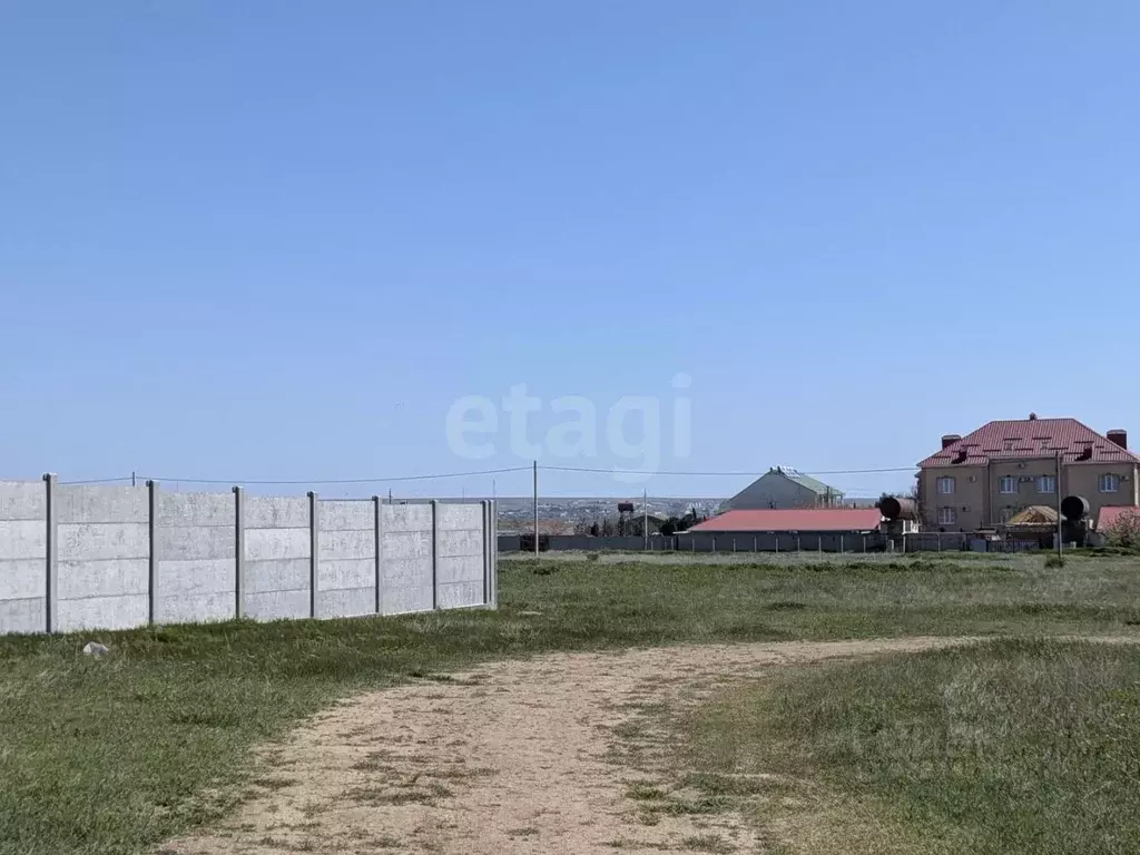 Участок в Крым, Черноморский район, Оленевское с/пос, с. Оленевка, ... - Фото 1