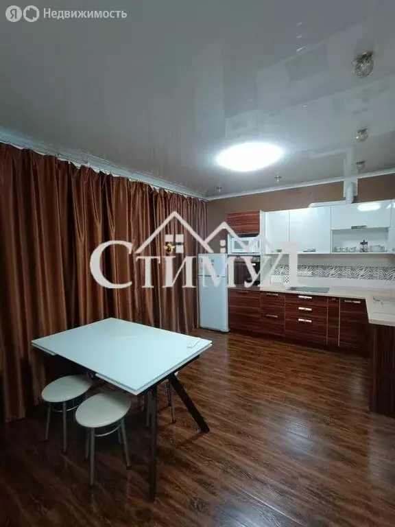 3-комнатная квартира: Черногорск, улица Калинина, 1 (75 м) - Фото 1